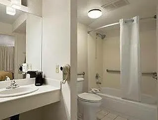 Super 8 by Wyndham Hermitage Nashville Motel